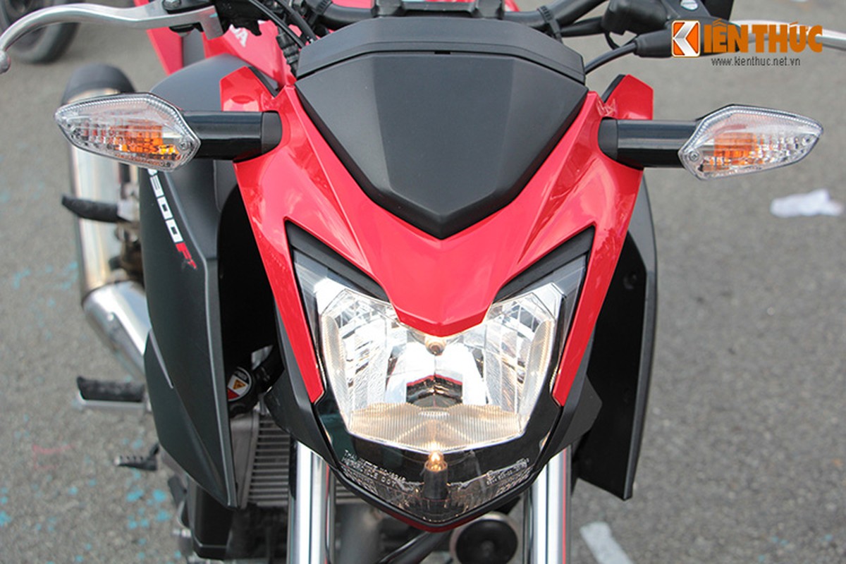 Dien kien moto PKL Honda CB300F gia 80 trieu tai Viet Nam-Hinh-2